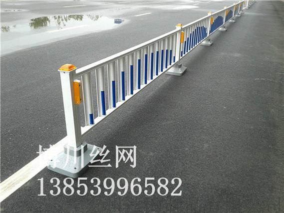 伊犁哈萨克自治州市政道路护栏市政道路护栏 - 厂家